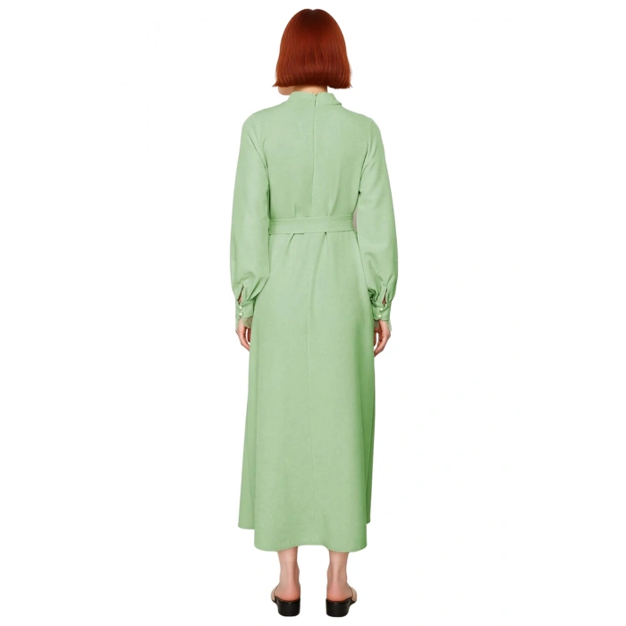 Kadın Dik Yaka Balon Kollu Kuşaklı Düz Dokuma A Kesim Maxi Elbise Rahatlığı Zarafetle Birleştiriyor