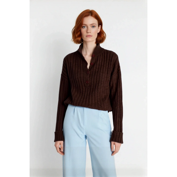 Kadın Dik Yaka Oversize Kalıp Düz Renk Düşük Kol Triko Kazak Soğuk Havalarda Konforlu ve Modern