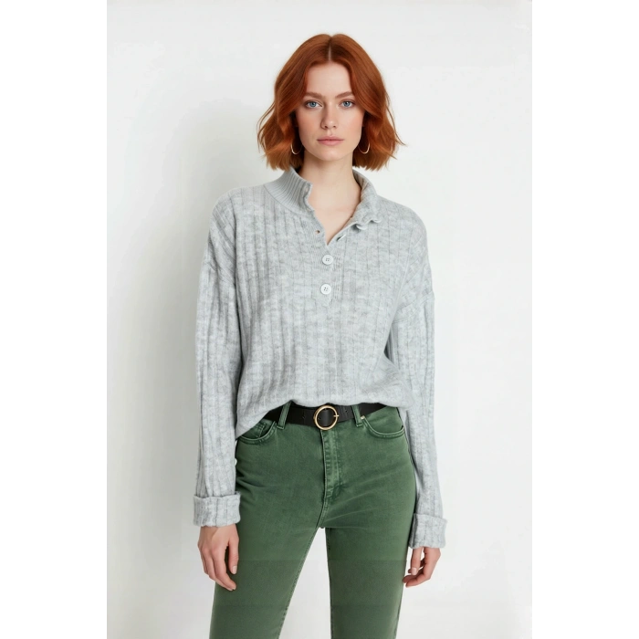 Kadın Dik Yaka Oversize Kalıp Düz Renk Düşük Kol Triko Kazak Soğuk Havalarda Konforlu ve Modern