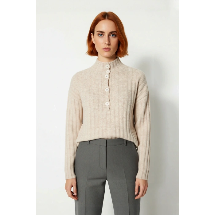 Kadın Dik Yaka Oversize Kalıp Düz Renk Düşük Kol Triko Kazak Soğuk Havalarda Konforlu ve Modern