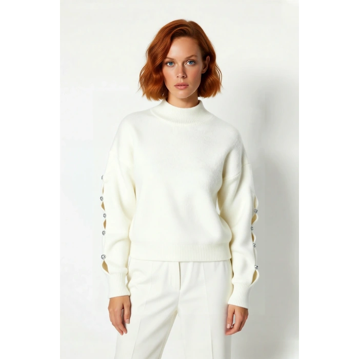 Kadın Dik Yaka Triko Kazak Düşük Kollu Düğme Detaylı Modern Regular Kalıp Kış İçin İdeal Seçim