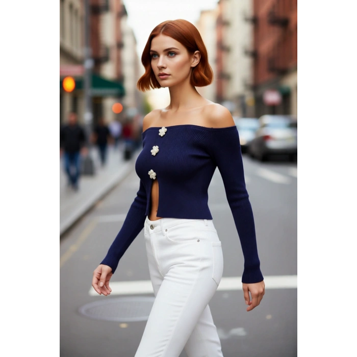 Kadın Düşük Kollu Fitilli Kayık Yaka Fitted Triko Kazak Çiçek Düğme Detaylı Modern Stil Tasarım