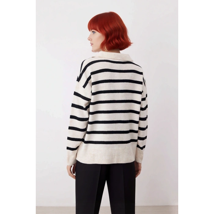 Kadın Düşük Kollu Oversize Triko Kazak Çizgili Deseniyle Gündelik Şıklığı Yakalayın Polo Yaka