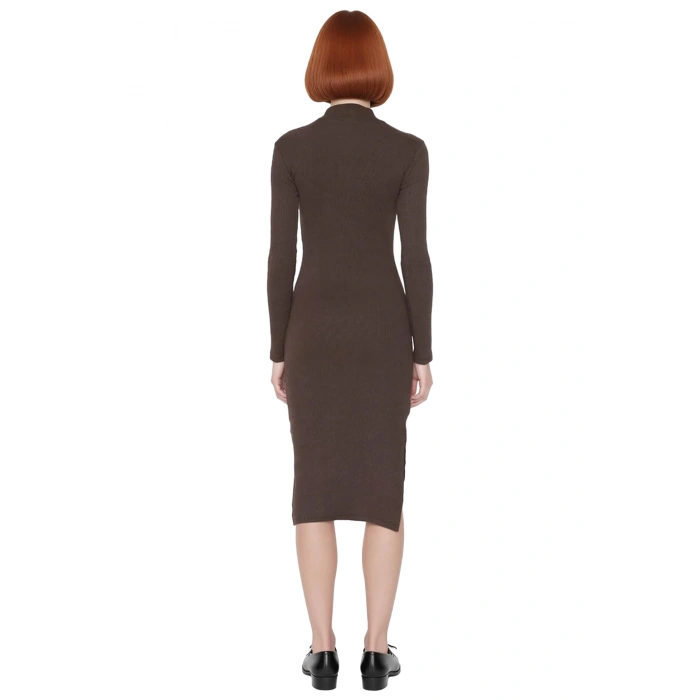 Kadın Düz Desen Dik Yaka Uzun Kollu Bodycon Midi Elbise Yırtmaç Detayı ile Modern Bir Dokunuş