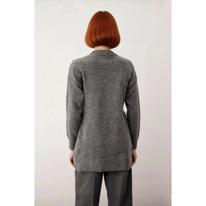 Kadın Düz Desen Metal İnci Detaylı Uzun Kollu Regular Kesim Triko Kazak Günlük Şıklığınızı Tamamlar