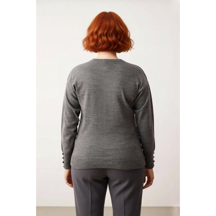 Kadın Düz Desen Regular Kalıp Triko V Yaka Kazak Uzun Kollu Ve Şık Düğme Detayları İle Kaliteli