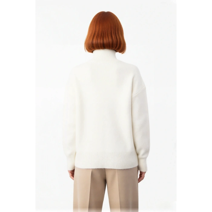 Kadın Düz Dokulu Oversize Triko Kazak Soğuk Günlerde Sıcaklık ve Rahatlığı Bir Arada Sunar