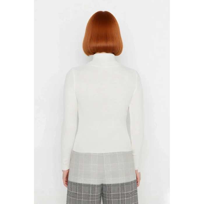 Kadın Düz Fitilli Balıkçı Yaka Triko Kazak Uzun Kol Tasarımıyla Soğuk Günlere Özel Şıklık Kaliteli