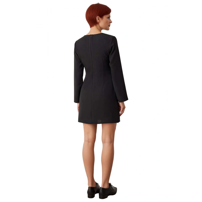 Kadın Düz Kesim Shift Siluet Aksesuar Detaylı V Yaka Uzun Kollu Krep Dokuma Kış Elbisesi Kaliteli