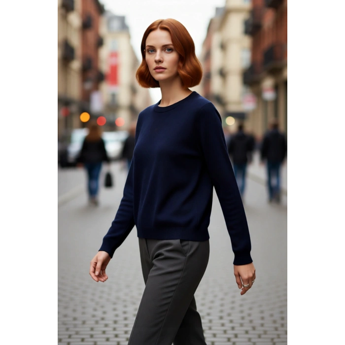 Kadın Ekru Bisiklet Yaka Taş Detaylı Kalp Motifli Regular Kalıp Triko Kazak Kış Şıklığı Sunar