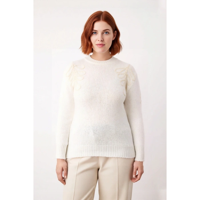 Kadın Ekru Bisiklet Yaka Uzun Kollu Triko Kazak Çiçek Nakış Detaylı Regular Kalıp Kış Kombinleri