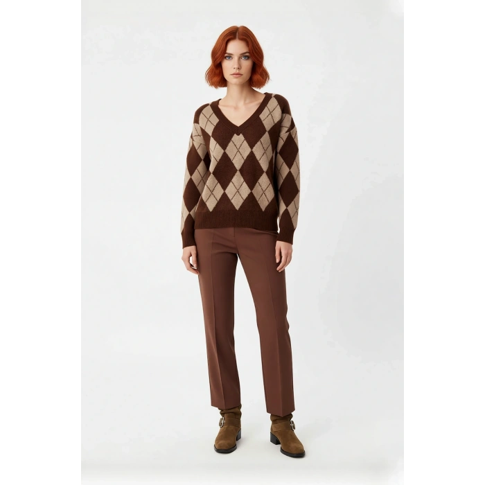 Kadın Ekru Gri Baklava Desen V Yaka Oversize Triko Kazak Kış Sezonu Günlük Stilinize Sıcak Dokunuş