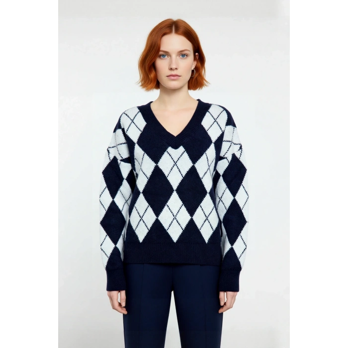 Kadın Ekru Gri Baklava Desen V Yaka Oversize Triko Kazak Kış Sezonu Günlük Stilinize Sıcak Dokunuş