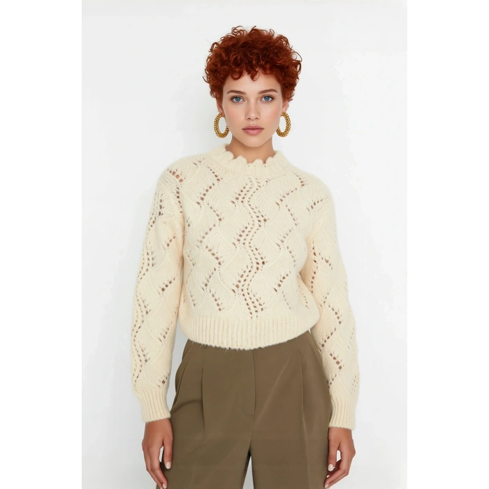 Kadın Ekru Kalın Dokulu Regular Fit Ajurlu Triko Kazak Uzun Kollu Süper Crop Dik Yaka Sonbahar Kış