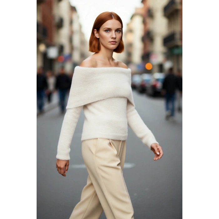 Kadın Ekru Regular Kalıp Carmen Yaka Tüylü Sakal İplikli Crop Triko Kazak Kış Sezonu Şıklığı