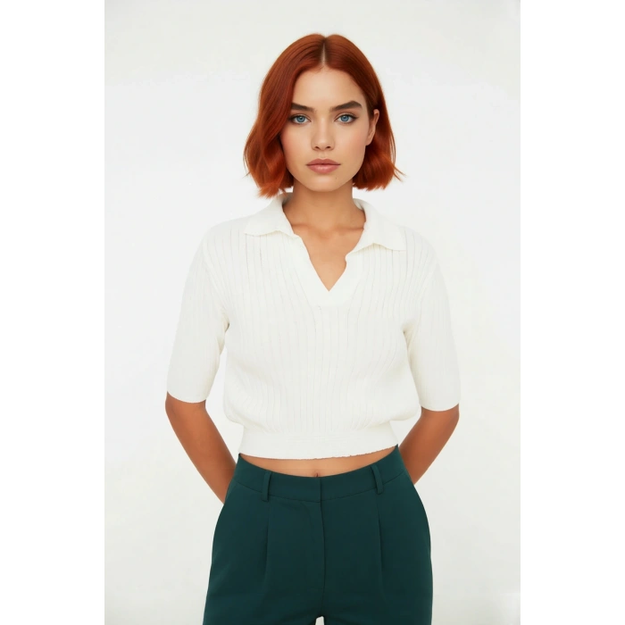 Kadın Ekru Regular Kalıp Polo Yaka Kısa Kollu Fitilli Triko Crop Bluz Günlük Kombinler İçin Şık