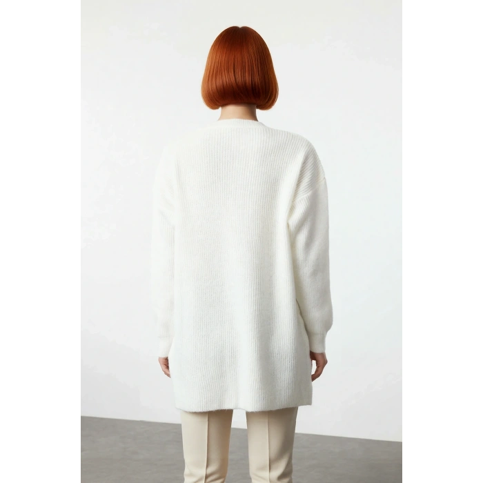 Kadın Ekru Relaxed Kalıp Düşük Kol Selanik Örgü Büzgü Detaylı Asimetrik Triko Kazak Kaliteli