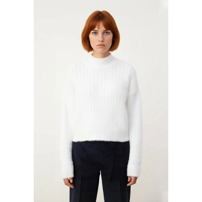 Kadın Ekru Saç Örgü Desenli Dik Yaka Regular Kalıp Düşük Kol Crop Triko Kazak Kışlık Kombinlerin