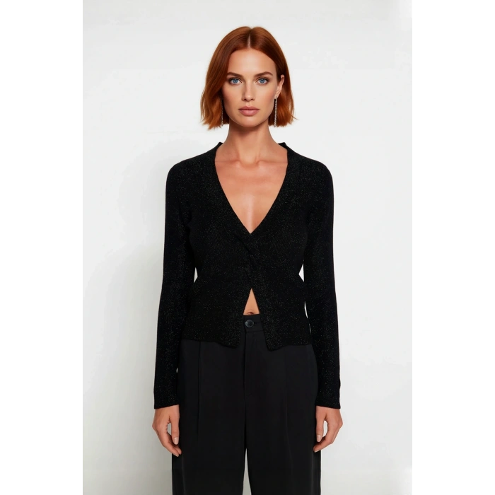 Kadın Fashion Forward Regular Kalıp Siyah Simli Triko Kazak Uzun Kollu V Yaka Modern Stil Sunar
