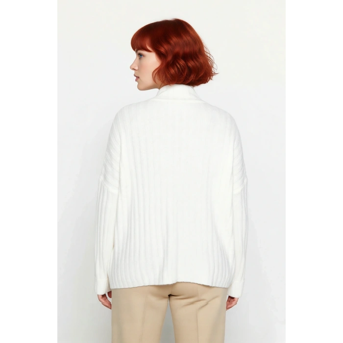 Kadın Fitilli Dokuma Triko Kazak Relaxed Kalıp Dik Yaka Düğmeli Detay Kış Konforu Şıklığı Kaliteli