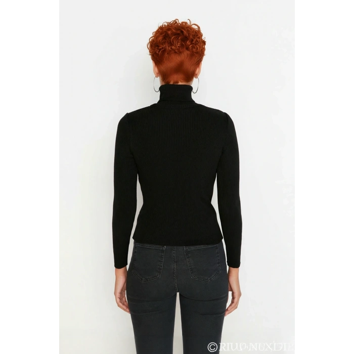 Kadın Fitted Balıkçı Yaka Akrilik Triko Kazak Soğuk Günler İçin Uzun Kollu Şık ve Modern Seçenek