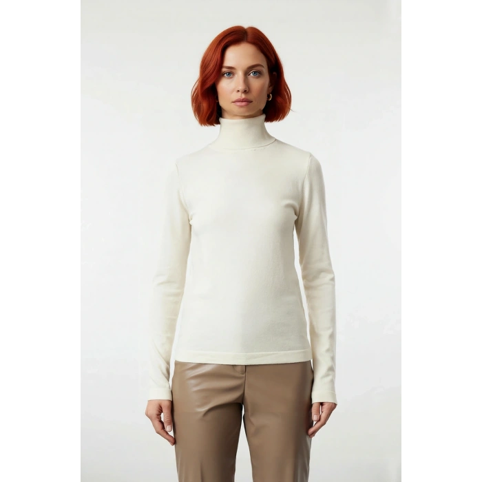 Kadın Fitted Balıkçı Yaka Triko Kazak Düz Desen Standart Kol Basic Siluet Kış Sezonu Şıklığı Sunar