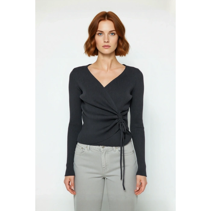 Kadın Fitted Basic Triko Üst Kruvaze Yaka Bağcıklı Detaylı Günlük Kombinlerde Şıklık Ve Konfor