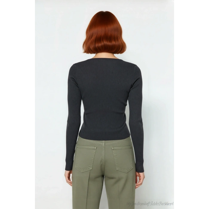 Kadın Fitted Basic Triko Üst Kruvaze Yaka Bağcıklı Detaylı Günlük Kombinlerde Şıklık Ve Konfor