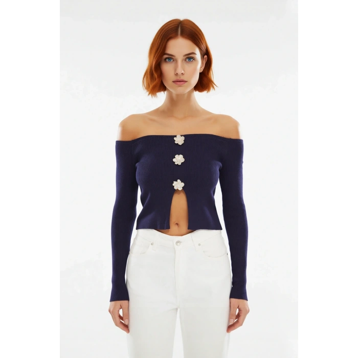 Kadın Fitted Kayık Yaka Çiçek Düğmeli İnce Triko Kazak İlkbahar Sonbahar Kombinlerinin Vazgeçilmezi