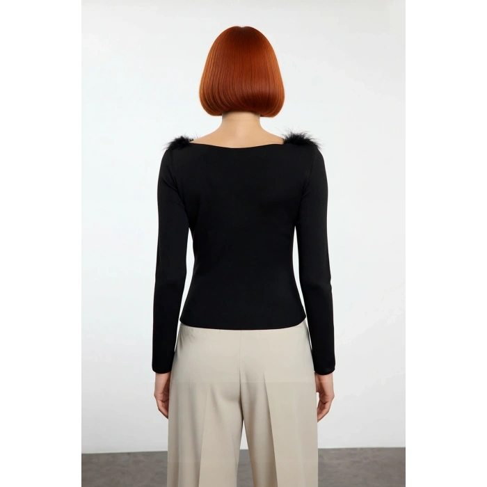 Kadın Fitted Kayık Yaka Tüylü Detaylı Triko Kazak Uzun Kollu Zarif Gündüzden Geceye Şıklık