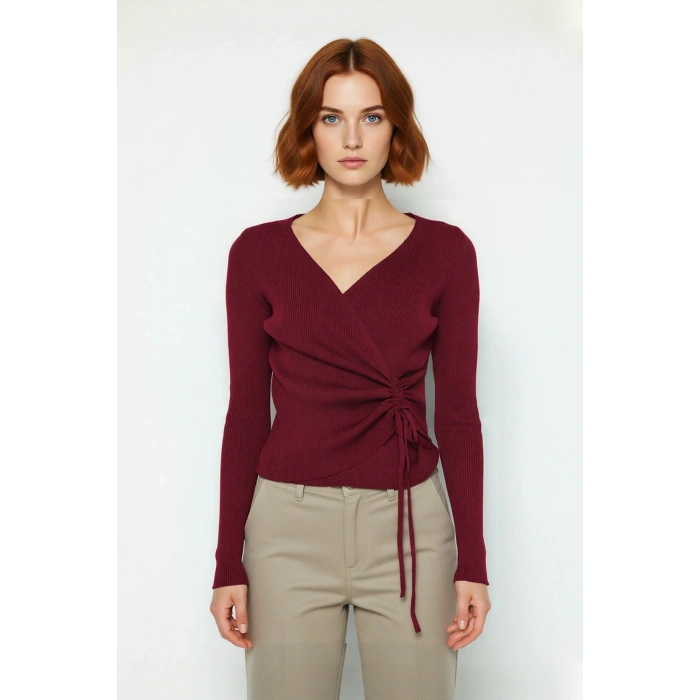 Kadın Fitted Kruvaze Yaka Bağcıklı Triko Üst Modern Günlük Kombinler İçin Şık Ve Rahat Seçim