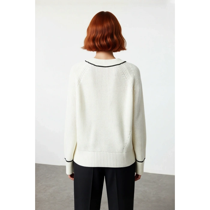 Kadın Geniş Kalıp Bisiklet Yaka Uzun Kol Triko Kazak Soğuk Havalarda Konforlu ve Şık Seçenek.