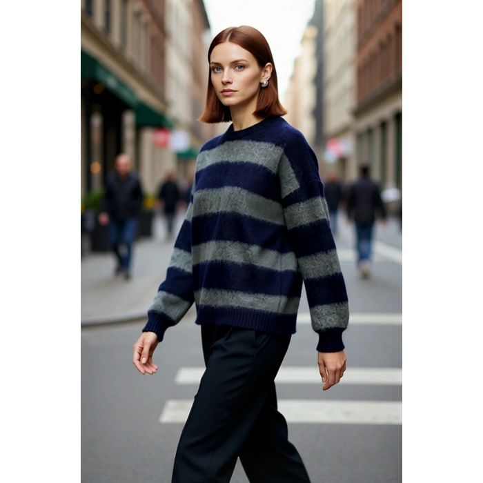 Kadın Geniş Kalıp Çizgili Triko Kazak Rahat Bisiklet Yaka Tasarımı Kış Günleri İçin Konforlu Seçim