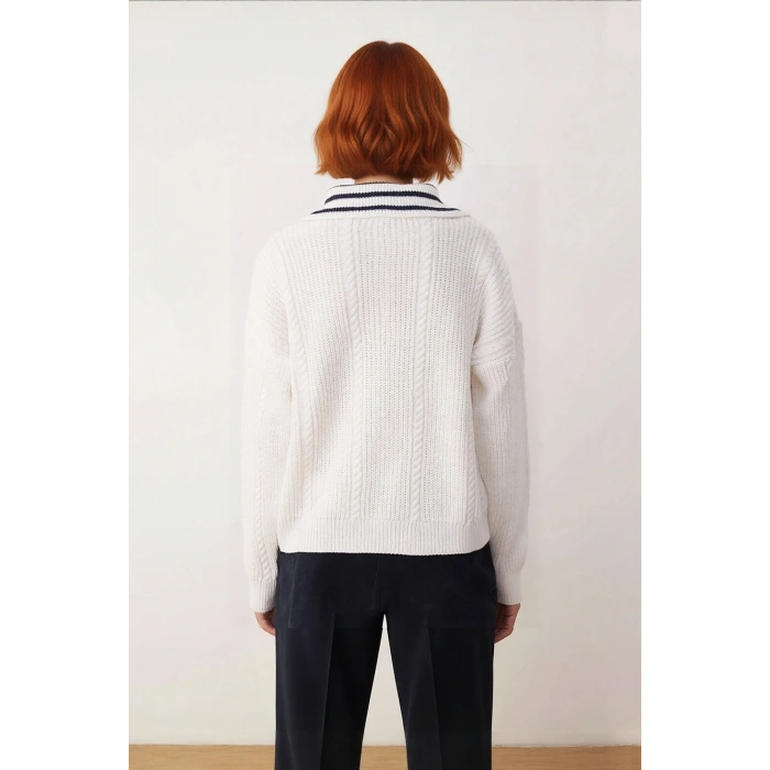 Kadın Geniş Kalıp Saç Örgülü Devrik Yaka Akrilik Triko Kazak Kışlık Günlük Şık ve Rahat Kombinler