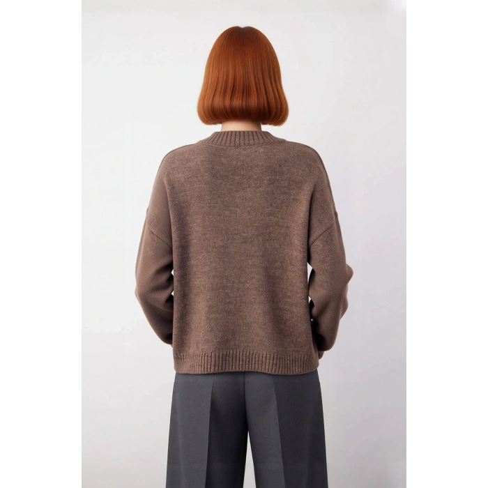 Kadın Geniş Kalıp V Yaka Basic Triko Kazak Soğuk Günler İçin Modern ve Konforlu Rahatlık Sunar