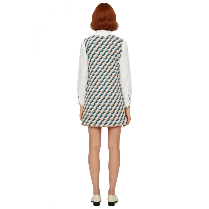 Kadın Geometrik Desenli V Yaka Shift Triko Mini Elbise Bahar Aylarının Gözdesi Modern ve Konforlu