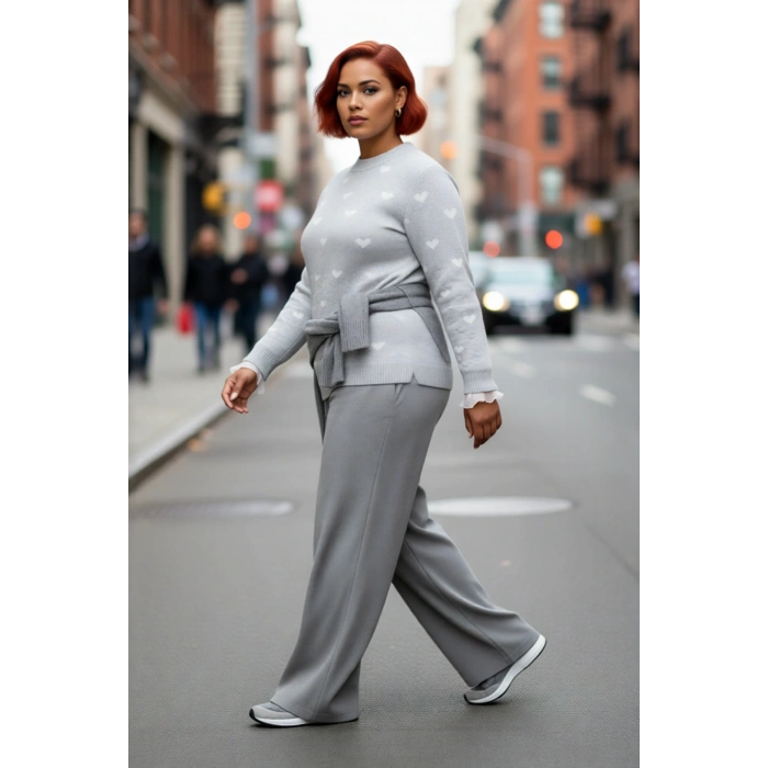 Kadın Gri Kalp Desenli Triko Kazak Uzun Kollu Regular Kesim Soğuk Havalar İçin İdeal Şıklık