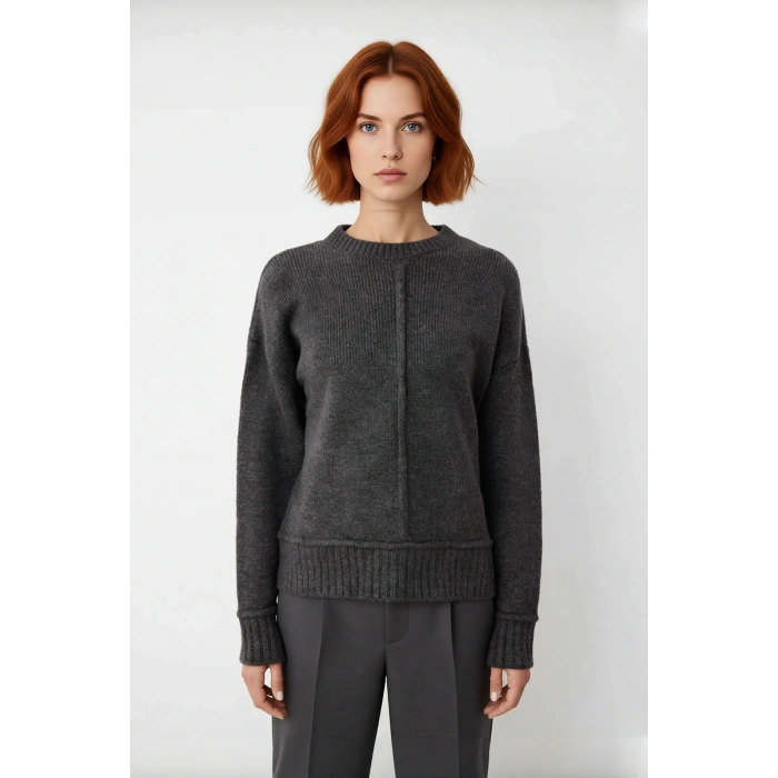 Kadın Gri Triko Oversize Bisiklet Yaka Düşük Kol Rahat Günlük Kış Kombinlerinin Vazgeçilmezi