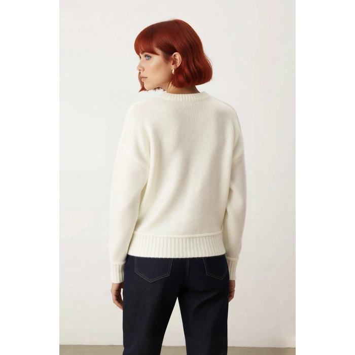 Kadın Gri Triko Oversize Bisiklet Yaka Düşük Kol Rahat Günlük Kış Kombinlerinin Vazgeçilmezi