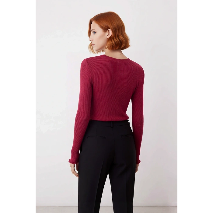 Kadın Gül Kurusu Fitted Yırtmaç Detaylı Bisiklet Yaka İnce Triko Kazak Günlük Şıklık Sunar