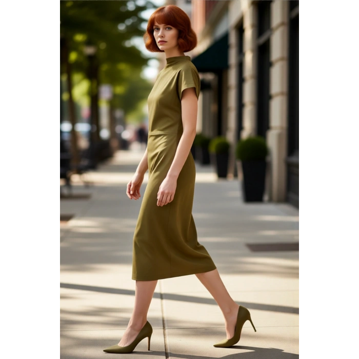 Kadın Haki Dik Yaka Düz Süet Örme Midi Elbise Düşük Kollu ve Büzgülü Detaylı Günlük Kullanım İçin
