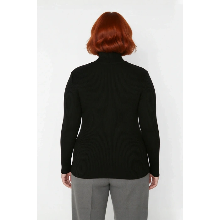 Kadın İnce Akrilik Triko Kazak Fitted Kalıp Dik Yaka Tasarımı İle Şık Günlük Kombinler İçin