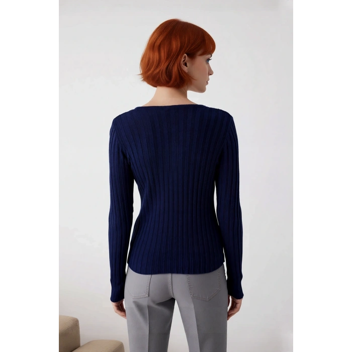 Kadın İnce Triko Kaçık V Yaka Fitilli Fitted Kazak Modeli Günlük Rahat Ve Modern Kombinler İçin