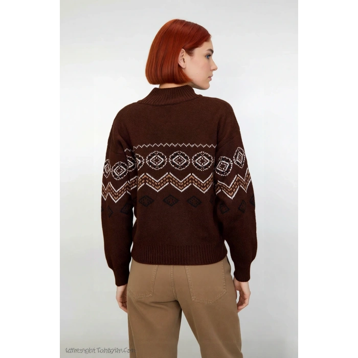 Kadın Kahverengi Etnik Desenli Dik Yaka Regular Kalıp Düşük Kollu Kalın Triko Kazak Kışlık
