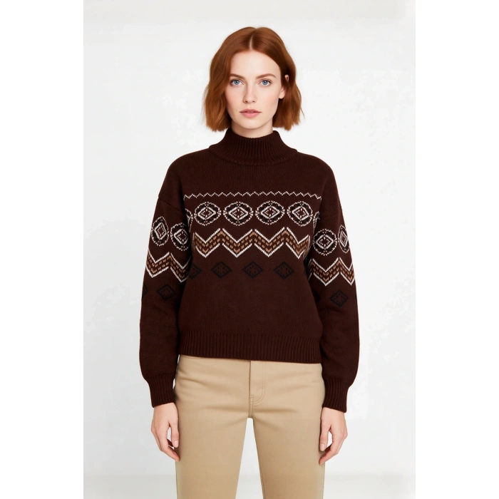 Kadın Kahverengi Pike Dokumalı Etnik Desenli Dik Yaka Triko Kazak Soğuk Günler İçin İdeal Seçim