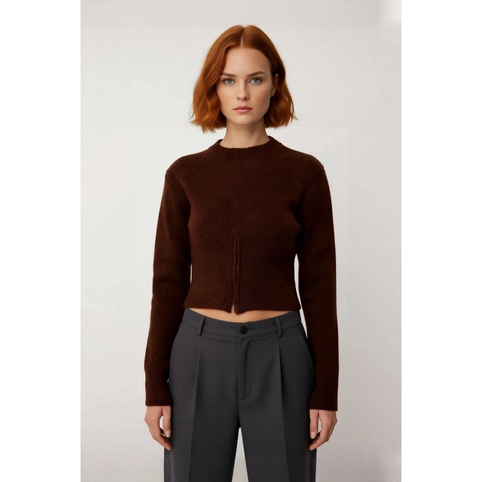 Kadın Kahverengi Regular Kalıp Crop Düşük Kol Triko Bisiklet Yaka Fermuar Detaylı Kalın Kazak