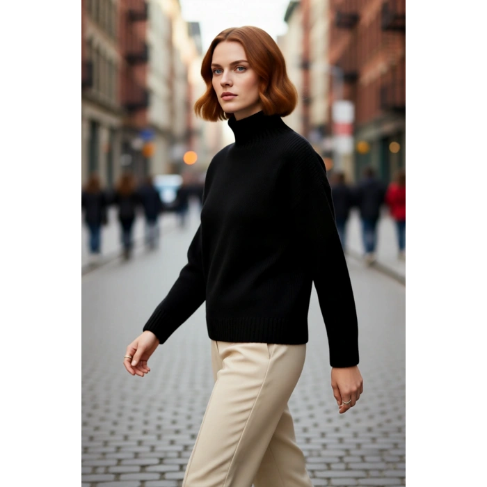 Kadın Kalın Oversize Triko Kazak Dik Yaka Detayıyla Casual Kombinlerin Vazgeçilmezi Kaliteli