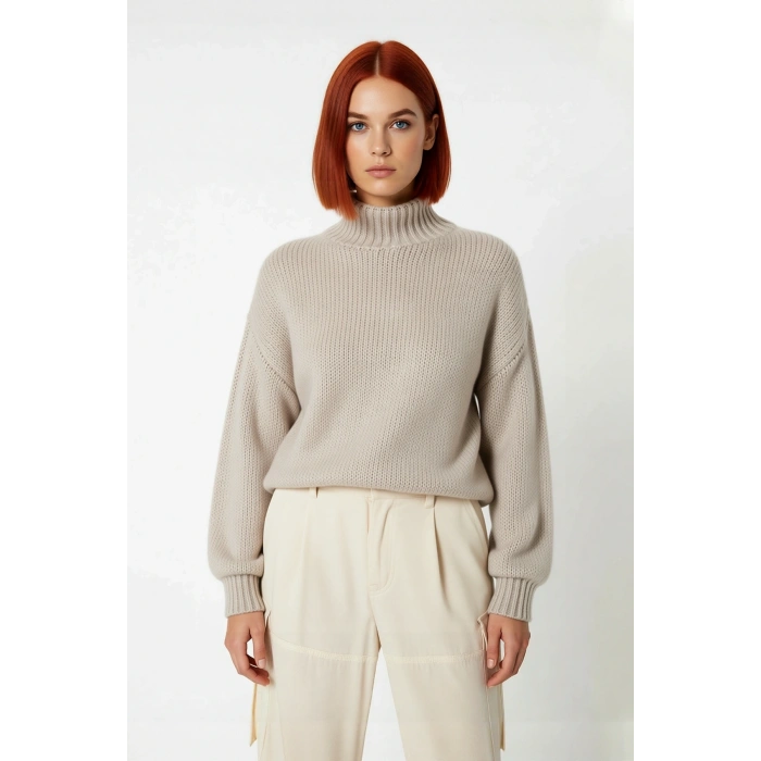 Kadın Kalın Oversize Triko Kazak Dik Yaka Detayıyla Casual Kombinlerin Vazgeçilmezi Kaliteli