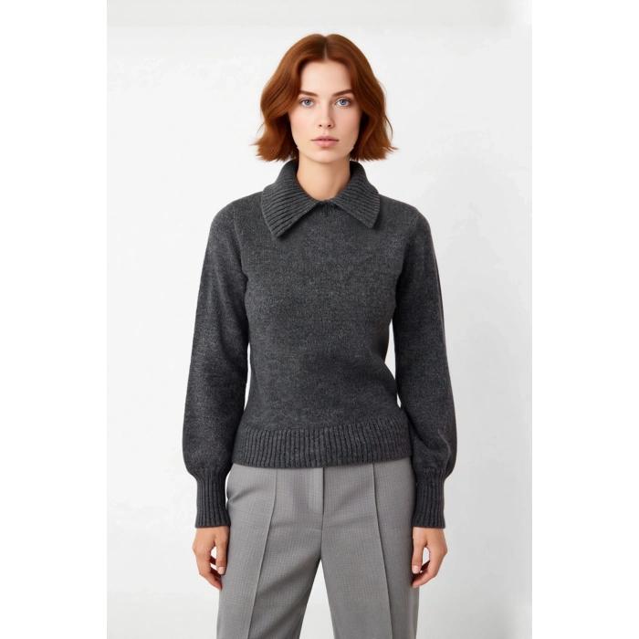 Kadın Kalın Triko Kazak Polo Yaka Taş İşlemeli Regular Kalıplı Soğuk Havalar İçin Şık Seçim