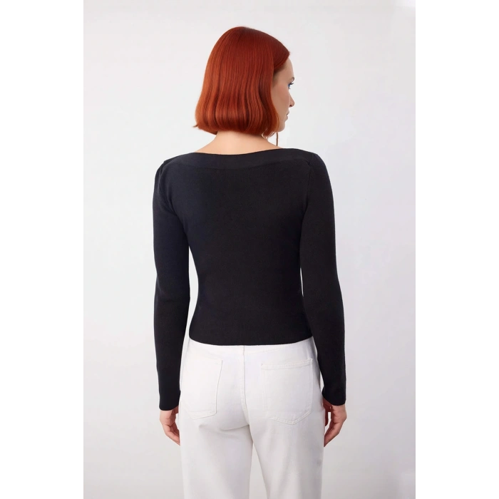 Kadın Kayık Yaka Fitted Triko Kazak Zarif Tasarımıyla İlkbahar Sonbahar Şıklığı Sunar Günlük